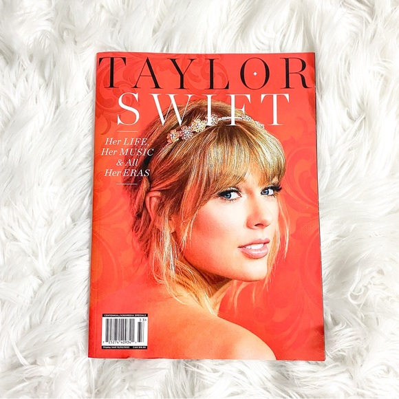 Taylor Swift Magazine - Her Life, Her Music & All Her Eras - Picture 3 of 4